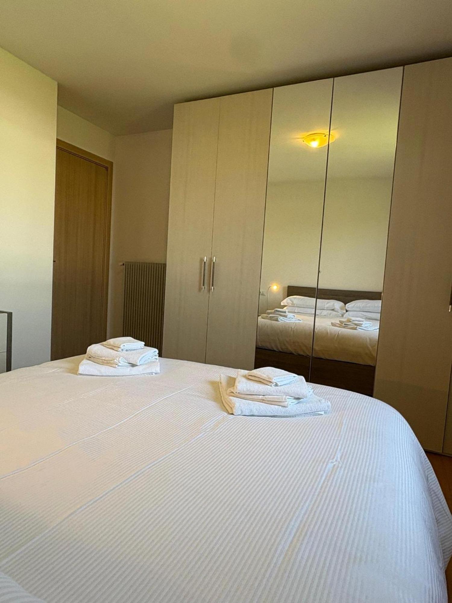 Crossroads Apartment Santa Maria la Longa Esterno foto